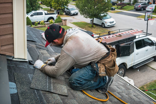 Professional Roofing technician working in Bergton, VA